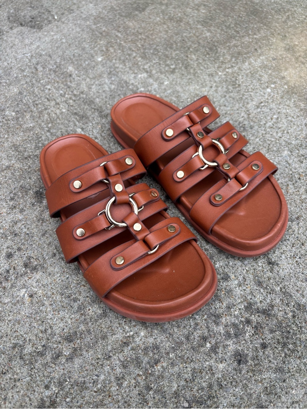 Marc Fisher Verity Flat Leather Footbed Sandal in Brown and Gold size 6.5 EUC